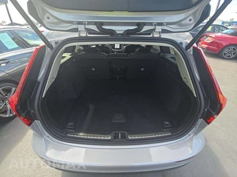 2025 Volvo V60 Cross Country B5 Plus - miniatura 14