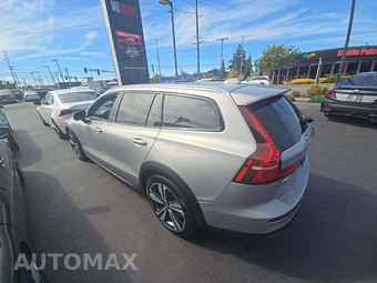 2025 Volvo V60 Cross Country B5 Plus - miniatura 2