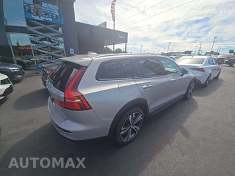 2025 Volvo V60 Cross Country B5 Plus - miniatura 3