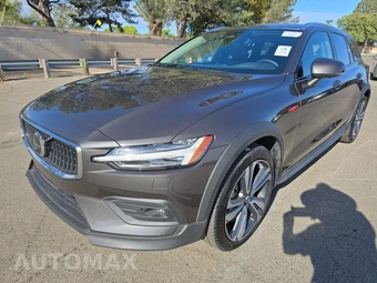2025 Volvo V60 Cross Country B5 Plus