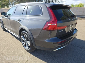 2025 Volvo V60 Cross Country B5 Plus – miniatura 6