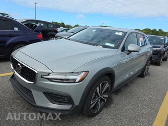 2025 Volvo V60 Cross Country B5 Plus