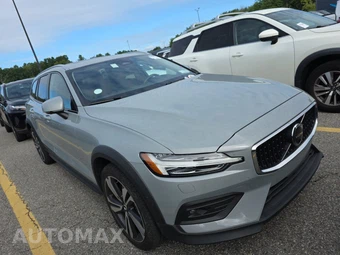 2025 Volvo V60 Cross Country B5 Plus - miniatura 3