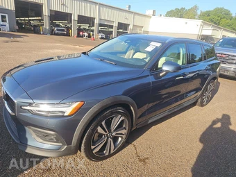 2025 Volvo V60 Cross Country B5 Plus