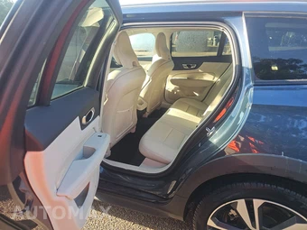 2025 Volvo V60 Cross Country B5 Plus – miniatura 13