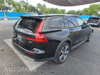 2025 Volvo V60 Cross Country B5 Plus – miniatura 4