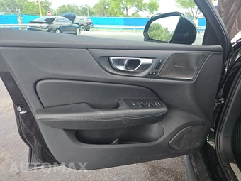 2025 Volvo V60 Cross Country B5 Plus – miniatura 9