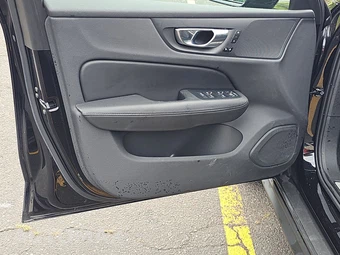 2025 Volvo V60 Cross Country B5 Plus – miniatura 9