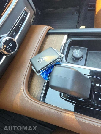 2025 Volvo V90 Cross Country B6 Plus - miniatura 8