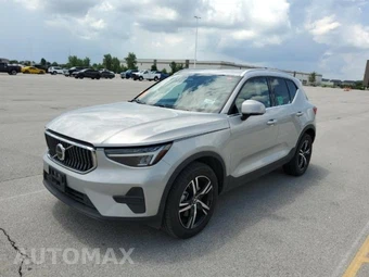 2025 Volvo XC40 B5 Core Bright Theme