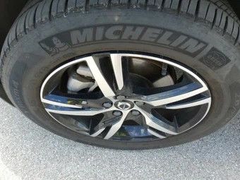 2025 Volvo XC40 B5 Core Bright Theme – miniatura 3