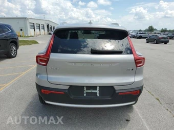 2025 Volvo XC40 B5 Core Bright Theme – miniatura 4