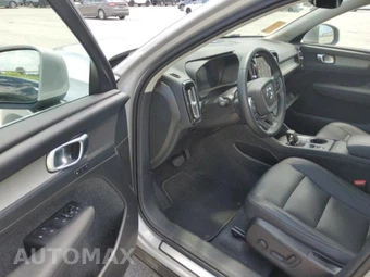 2025 Volvo XC40 B5 Core Bright Theme – miniatura 5