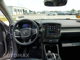 2025 Volvo XC40 B5 Core Bright Theme – miniatura 8