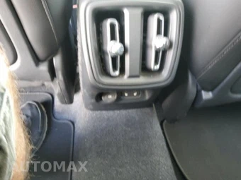 2025 Volvo XC40 B5 Core Bright Theme – miniatura 9