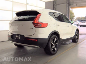 2025 Volvo XC40 B5 Core Bright Theme – miniatura 4