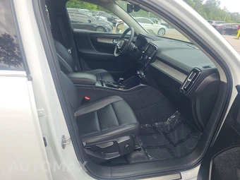 2025 Volvo XC40 B5 Core Bright Theme – miniatura 8