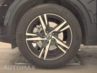 2025 Volvo XC40 B5 Core Bright Theme - miniatura 9