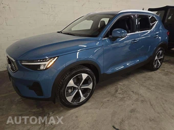 2025 Volvo XC40 B5 Core Bright Theme