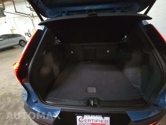 2025 Volvo XC40 B5 Core Bright Theme – miniatura 14