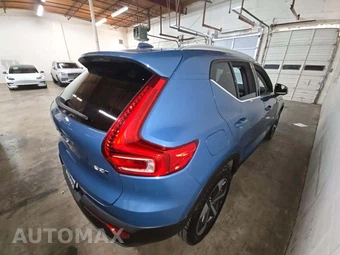 2025 Volvo XC40 B5 Core Bright Theme – miniatura 3