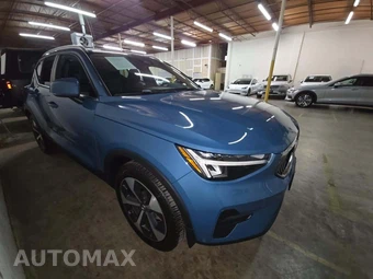 2025 Volvo XC40 B5 Core Bright Theme – miniatura 4