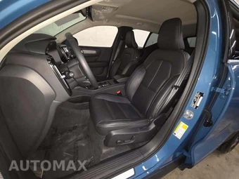 2025 Volvo XC40 B5 Core Bright Theme – miniatura 6