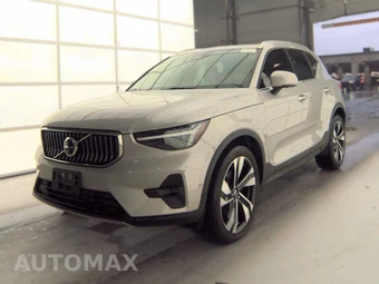 2025 Volvo XC40 B5 Plus Bright Theme