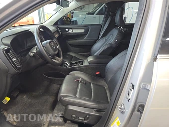 2025 Volvo XC40 B5 Plus Bright Theme - miniatura 7