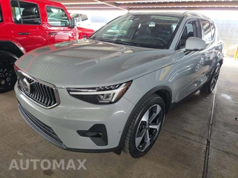 2025 Volvo XC40 B5 Plus Bright Theme