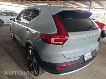 2025 Volvo XC40 B5 Plus Bright Theme – miniatura 2