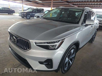 2025 Volvo XC40 B5 Plus Bright Theme