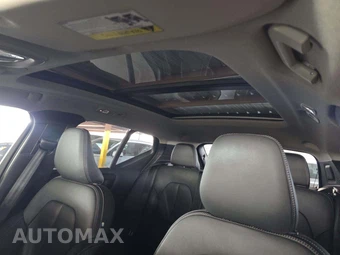 2025 Volvo XC40 B5 Plus Bright Theme – miniatura 11