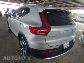2025 Volvo XC40 B5 Plus Bright Theme – miniatura 2