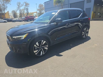 2025 Volvo XC40 B5 Plus Bright Theme