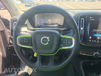 2025 Volvo XC40 B5 Plus Bright Theme - miniatura 10