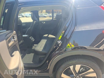 2025 Volvo XC40 B5 Plus Bright Theme - miniatura 13