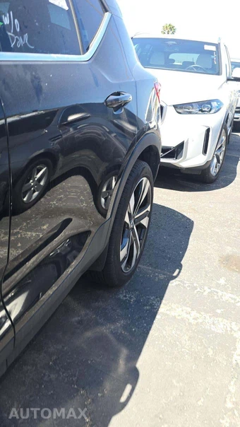 2025 Volvo XC40 B5 Plus Bright Theme - miniatura 27
