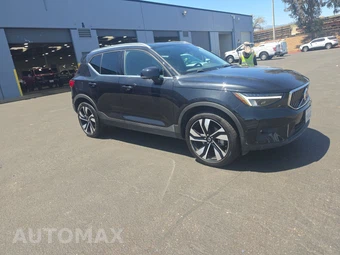 2025 Volvo XC40 B5 Plus Bright Theme - miniatura 3