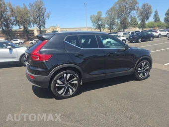 2025 Volvo XC40 B5 Plus Bright Theme - miniatura 4