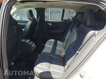 2025 Volvo XC40 B5 Plus Bright Theme – miniatura 13