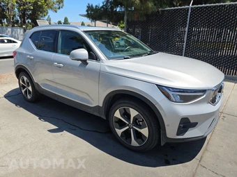 2025 Volvo XC40 B5 Plus Bright Theme – miniatura 3