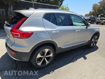 2025 Volvo XC40 B5 Plus Bright Theme – miniatura 4