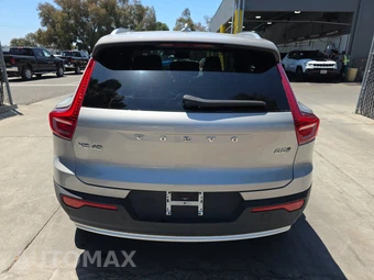 2025 Volvo XC40 B5 Plus Bright Theme – miniatura 5