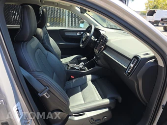 2025 Volvo XC40 B5 Plus Bright Theme – miniatura 8