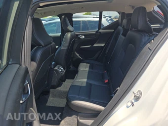 2025 Volvo XC40 B5 Plus Bright Theme – miniatura 13