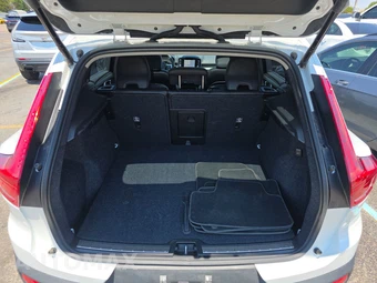 2025 Volvo XC40 B5 Plus Bright Theme – miniatura 16