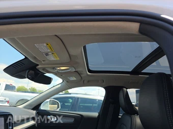 2025 Volvo XC40 B5 Plus Bright Theme – miniatura 17