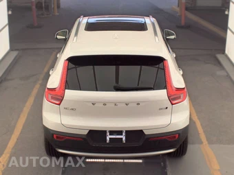 2025 Volvo XC40 B5 Plus Bright Theme – miniatura 5