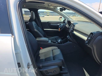 2025 Volvo XC40 B5 Plus Bright Theme – miniatura 8